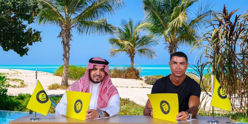 Ronaldo ký hợp đồng mới Ronaldo ký hợp đồng mới