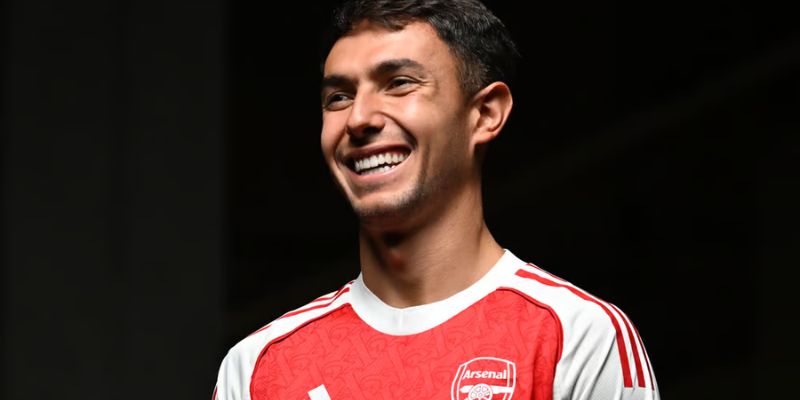 Arsenal quyết tâm thay tuyến giữa
